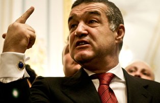 Cum reuseste Gigi Becali sa aiba mereu lactate la Poarta Alba
