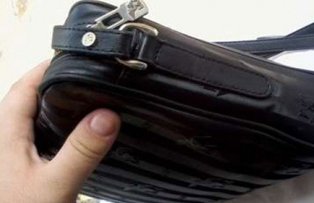 Doi bucuresteni au gasit o borseta cu 19.000 de lei. Ce au facut dupa este greu de crezut
