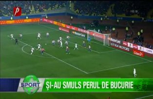 Şi-au smuls Perul de bucurie