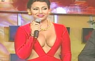 VIDEO /  Prezentatoare TV, la un pas sa fie data afara. Tinuta mult prea sexy le-a atras atentia sefilor