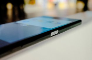 Ecranele telefoanelor mobile contin mai multi microbi decat vasul de toaleta