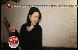 VIDEO / Mirela a avut un soc cand a ajuns in curtea familiei de schimb. Ce-a gasit in grajdul animalelor