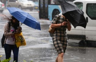 Atentionare ANM: Ploi torentiale si intensificari ale vantului timp de 24 de ore