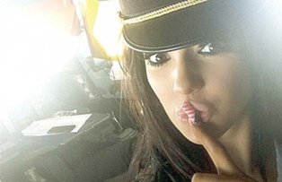 O diva porno a pilotat un avion cu 300 de oameni la bord. Pilotul era beat