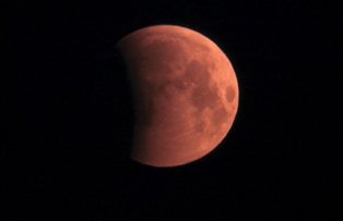 Prima eclipsa de Super Luna din ultimii 33 de ani. Unde si cand se poate observa