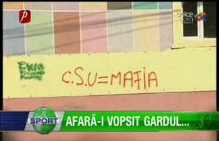 Afară-i vopsit gardul..