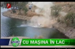 Cu maşina în lac
