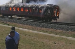 Panica in gara din Lehliu. Un tren a fost cuprins de flacari. 80 de pasageri, evacuati de urgenta
