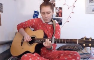 VIDEO / O englezoaica a cantat o melodie a lui Ducu Bertzi fara sa inteleaga nimic din versuri. Iata cum suna