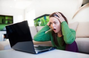 Cititorii au inlemnit cand au vazut asta. Ce reclama obscena a aparut pe un site