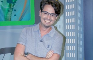 O bătrână joacă fotbal cu un curcan, de la 19:00, la “Râzi şi câştigi”