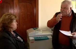 VIDEO / Caz revoltator la "Revendicarea". O femeie, somata sa plateasca o suma importanta pentru un impozit platit deja