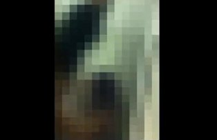 VIDEO / Au fost filmati in timp ce faceau sex in toaleta unui club din Sibiu. Imaginile compromitatoare au ajuns pe Internet
