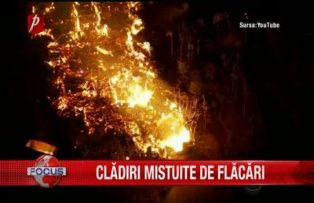 Clădiri mistuite de flăcări