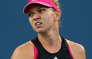 Simona Halep, eliminata de la Australian Open. Romanca a fost invinsa cu 4-6, 0-6 de Makarova