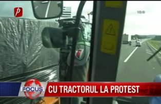 Cu tractorul la protest