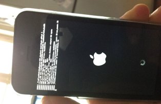 O eroare din iOS permite inchiderea de la distanta a telefoanelor Apple