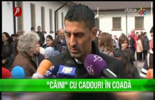"Câini" cu cadouri în coadă