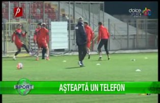 Aşteaptă un telefon