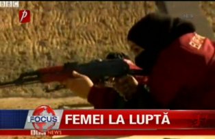 Femei la lupta