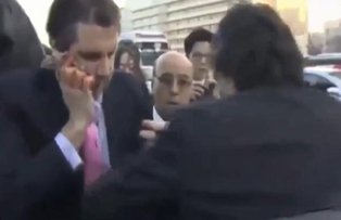 VIDEO / Ambasadorul american in Coreea de Sud a fost atacat cu o lama de ras, in Seul