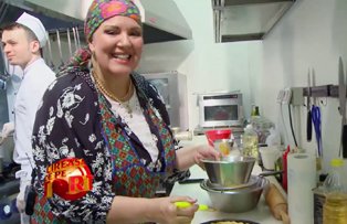 VIDEO / Daniela Condurache, dans si voie buna in bucatarie. Vedeta l-a cucerit pe Horia Virlan: "Este idolul meu"