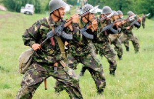 Ministrul Apararii cere reintroducerea de urgenta a stagiului militar pe baza de voluntariat