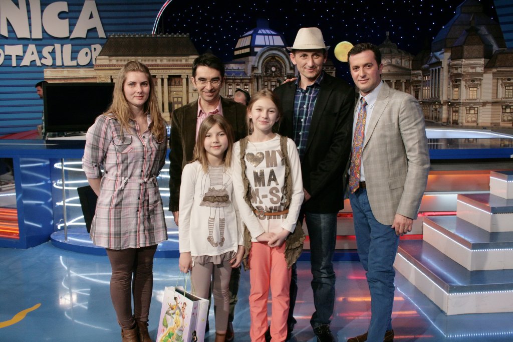 Cârcotaşii şi Teodora Oroş prezintă “Cronica”, la Prima TV