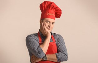 Din 30 octombrie, la PrimaTV  Incingeti gratarale! Chef Dezbracatu’ se apuca de gatit!