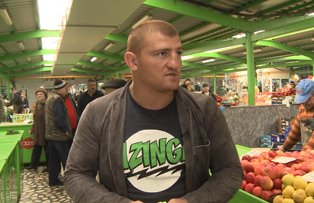 Luni, de la ora 17, Cătălin Moroşanu îşi surprinde musafirii la Cireaşa de pe tort