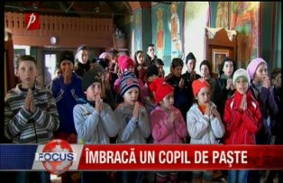 Imbraca un copil de paste