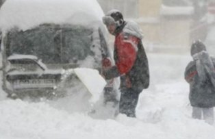 Cod portocaliu de ninsori si viscol in mai multe judete. Este vizat si Bucurestiul