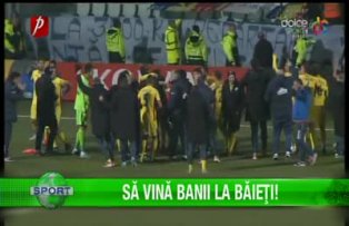 Să vină banii la băieţi!