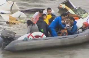 VIDEO / Avionul prabusit in Taiwan: Marturisirea cutremuratoare a unui parinte care si-a salvat singur copilul