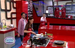 VIDEO / Tatal Alinei, la un pas de a cadea pe podea. Ce i s-a intamplat la "Mama mea gateste mai bine"