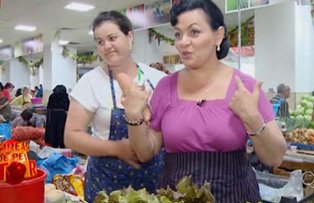 VIDEO / Maria Ghinea, spectacol in piata. Cum s-a descurcat artista, la "Cireasa de pe tort"