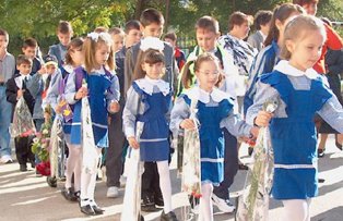 Peste trei milioane de elevi si prescolari au inceput cursurile. Tot ce trebuie sa stii despre noul an scolar
