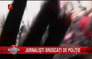 Jurnalistii bruscati de politie