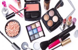 Care sunt produsele cosmetice pe care trebuie sa le arunci dupa 3 luni de folosinta