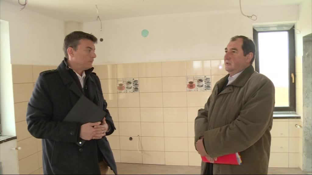Un intreg cartier din judetul Brasov asteapta de cinci ani racordarea la electricitate, din cauza unui „scurtcircuit” la Primarie