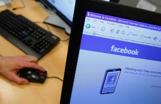 Veste neplacuta pentru elevii din SUA. Ar putea fi obligati sa spuna la scoala parola lor de Facebook