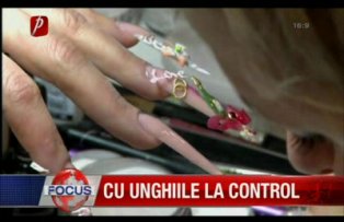 Cu unghiile la control