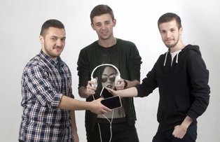 “Tech în 3” te ajută să-ţi hrăneşti pisica şi să descoperi noul Flappy Bird