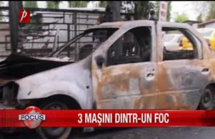 3 masini dintr-un foc