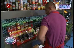 VIDEO / Catalin Morosanu are o metoda originala de a lua ingredientele. Mama lui a ras in hohote cand l-a vazut