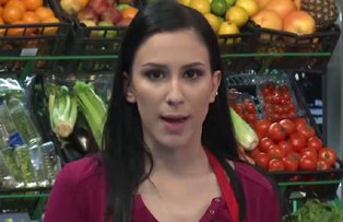 VIDEO / O concurenta de la "Mama mea gateste mai bine" se vrea gospodina, dar nu stie sa faca diferenta intre ceapa si usturoi