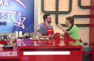 VIDEO / Momentul de la "Mama mea gateste mai bine" care i-a facut sa rada in hohote: "A dat o spuma alba in ei. Ce semn o fi asta?"