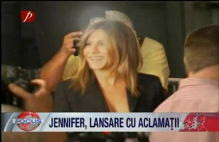 Jennifer lansare cu aclamatii