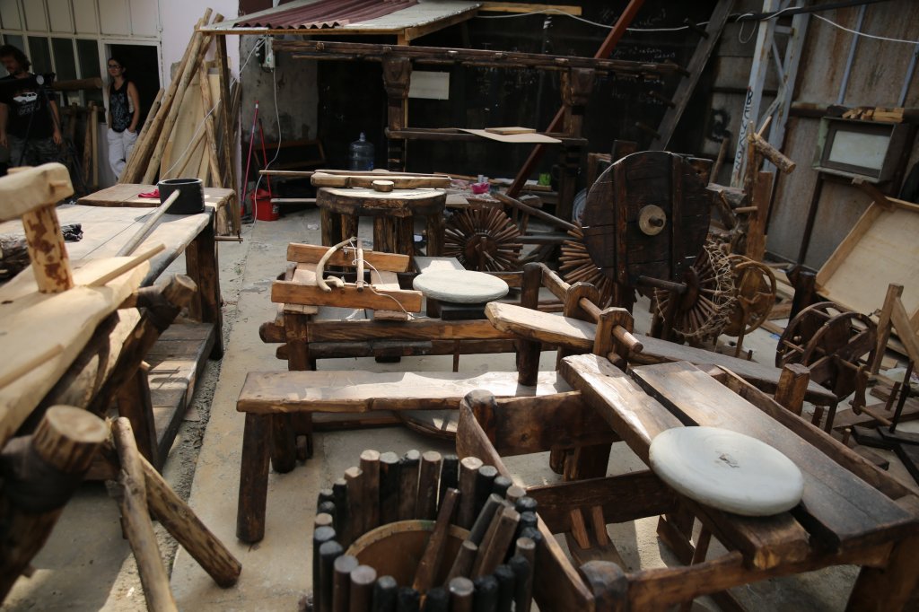 Actorii din serialul „Putere şi Glorie” trăiesc ca în secolul XIII la filmări