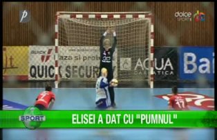 Elisei a dat cu "pumnul"